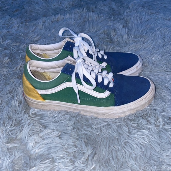 Vans - Picture 2 of 5